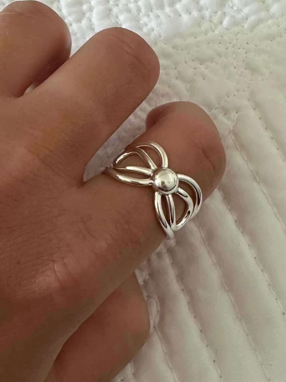 Silver bow ring - Picture 2 of 4